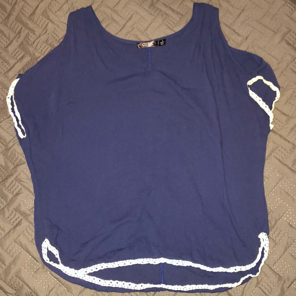 Cure. Open shoulder top